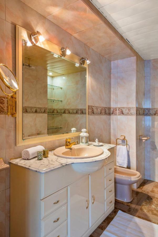 Hsh Suites Magdalena Севилья Экстерьер фото